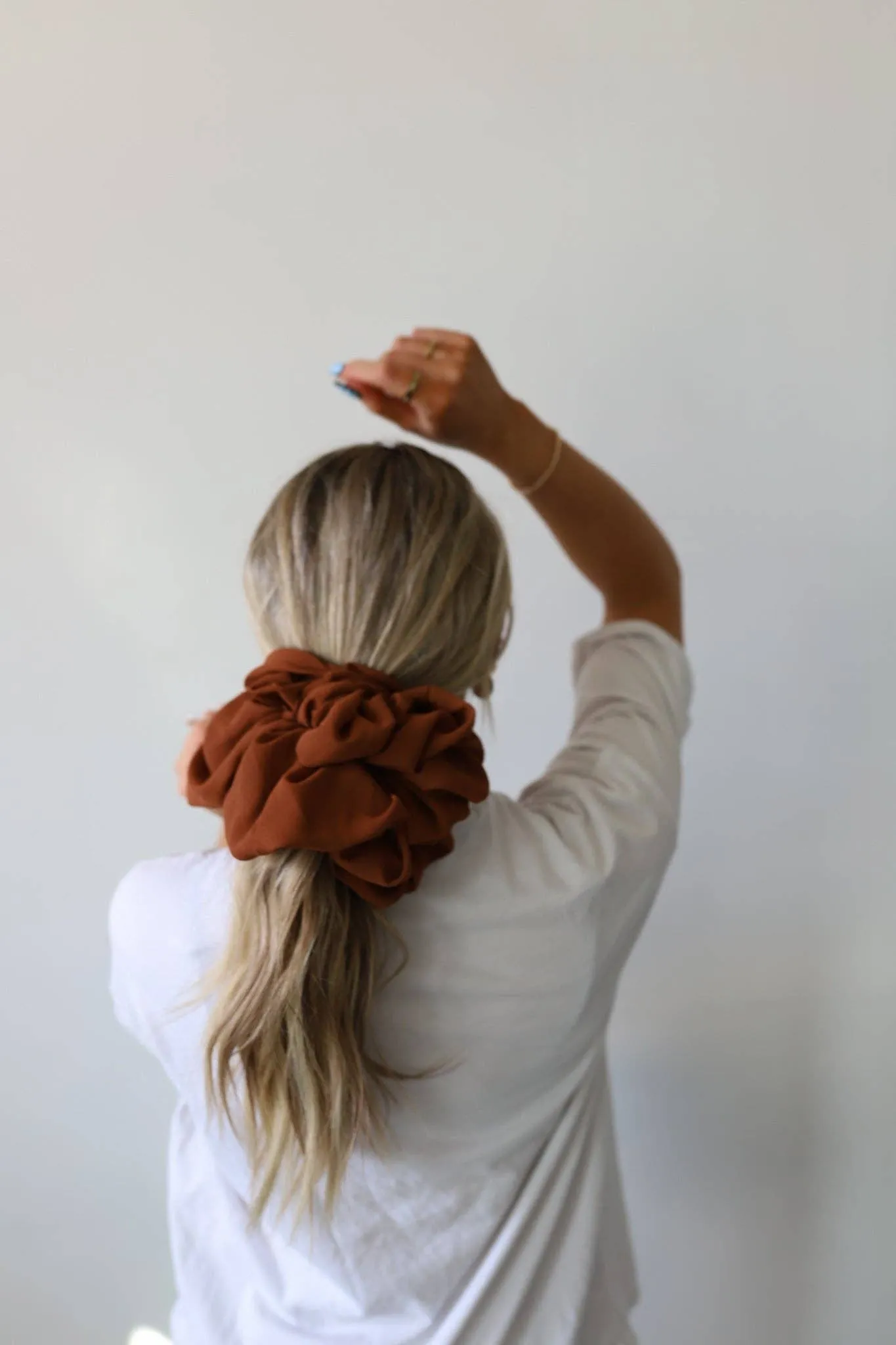 BROWN JUMBO SCRUNCHIE