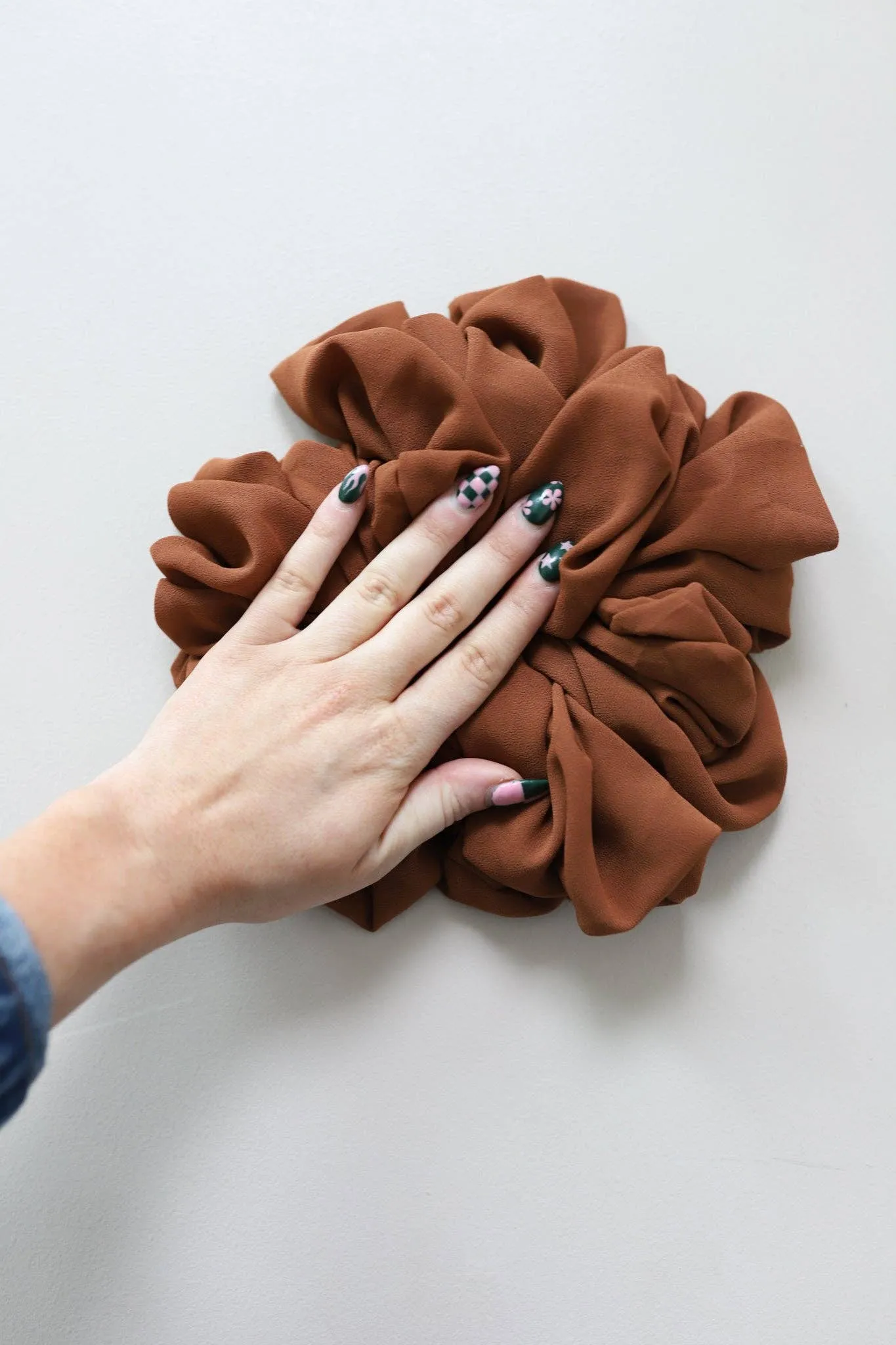 BROWN JUMBO SCRUNCHIE